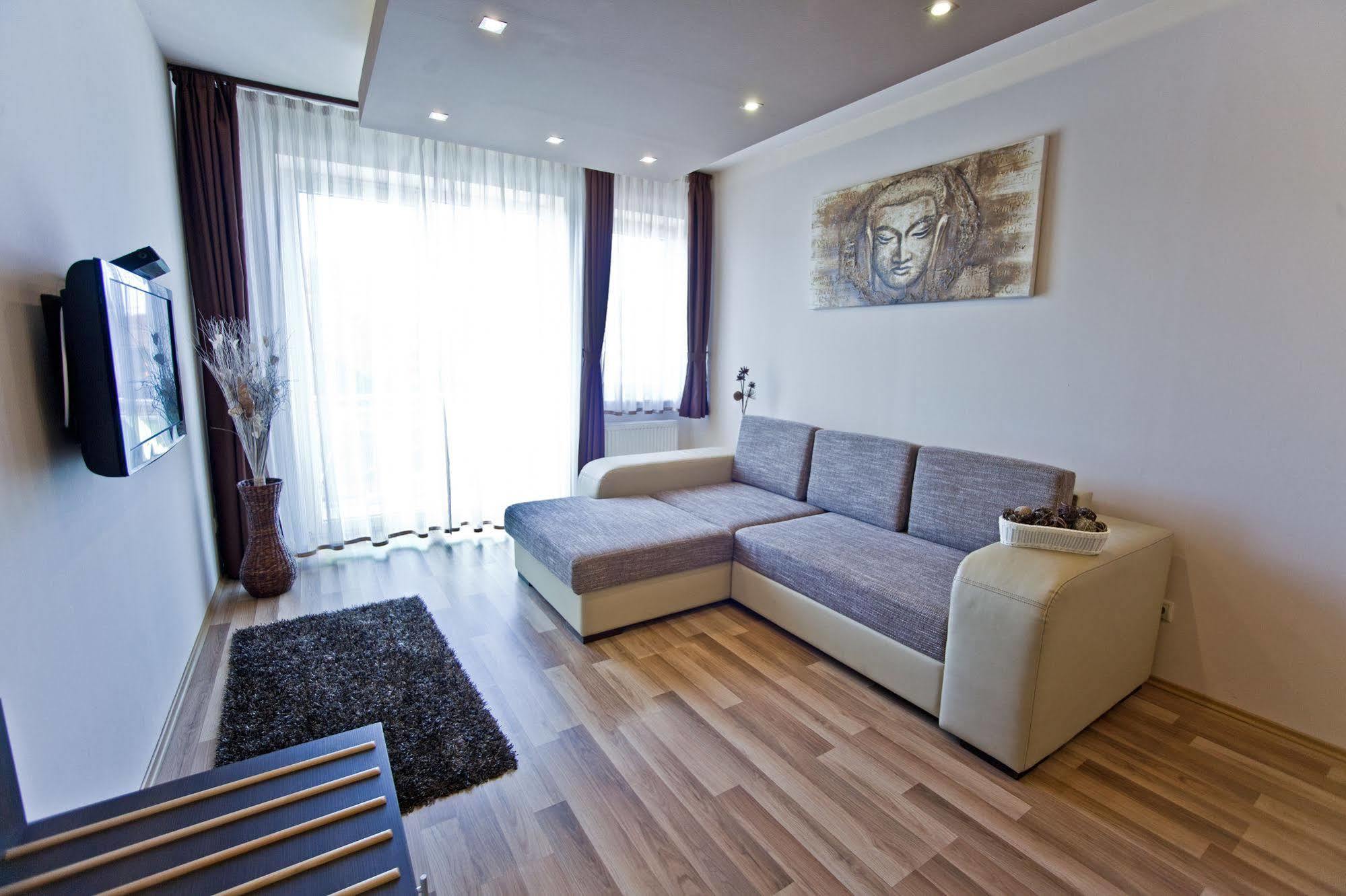 Nemeth Apartmanok Sarvar Ngoại thất bức ảnh